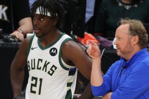 霍勒迪致命封盖定胜负,雄鹿险胜尼克斯保排名  霍勒迪致命封盖定胜负,雄鹿险胜尼克斯保排名