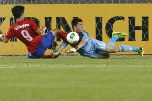 亚眠门将神勇发挥,多次救险保住平局希望  亚眠门将神勇发挥,多次救险保住平局希望