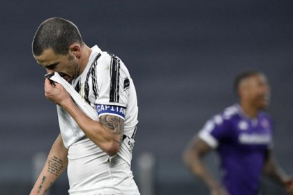  那不勒斯绝杀乌龙,斯帕莱蒂赛后发怒  